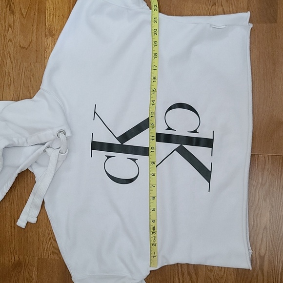 Calvin Klein Women's White Monogram Logo Cropped Hoodie(Sz S/M) - Picture 8 of 10